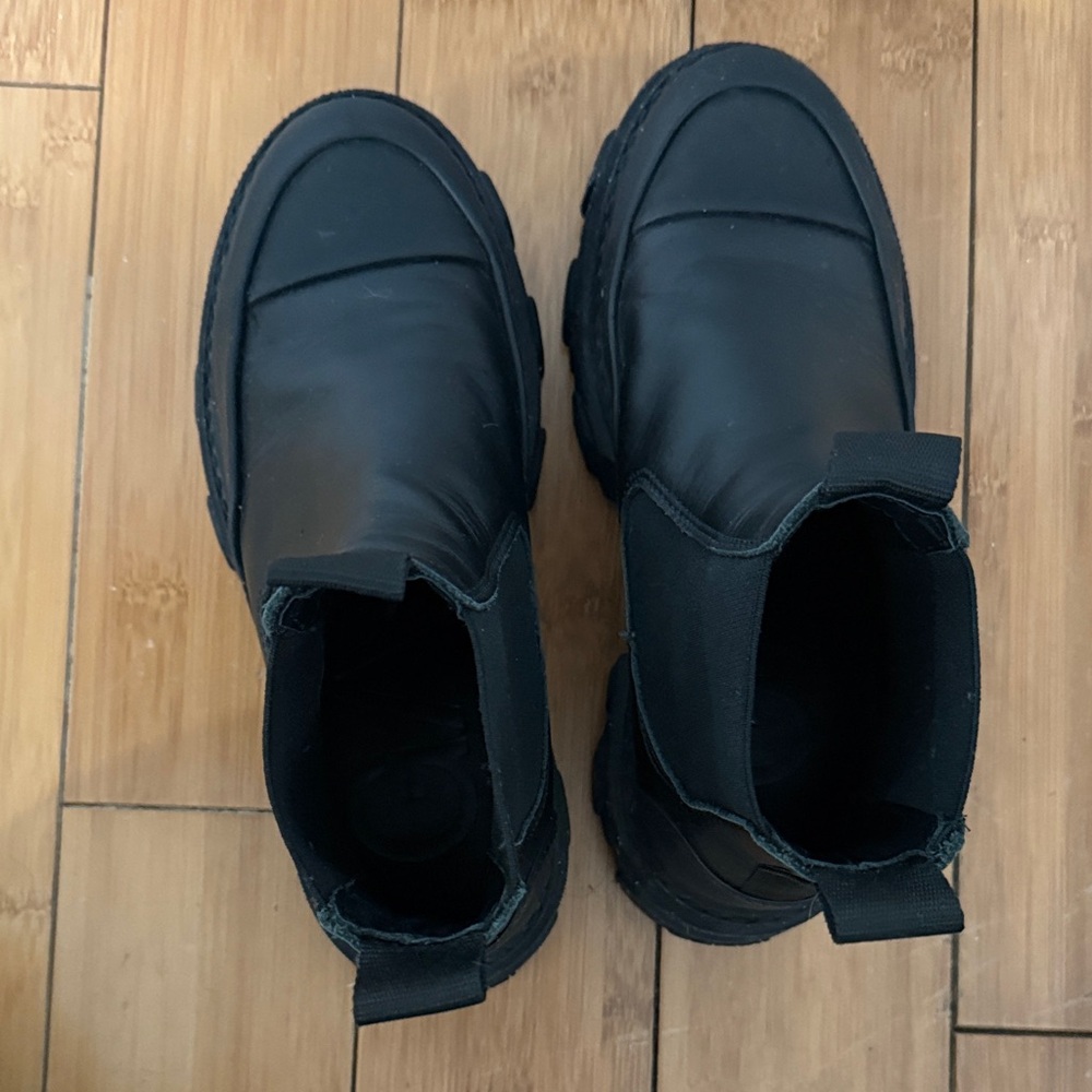 Ganni Cleated Low Chelsea Black Boots - Picture 4 of 7